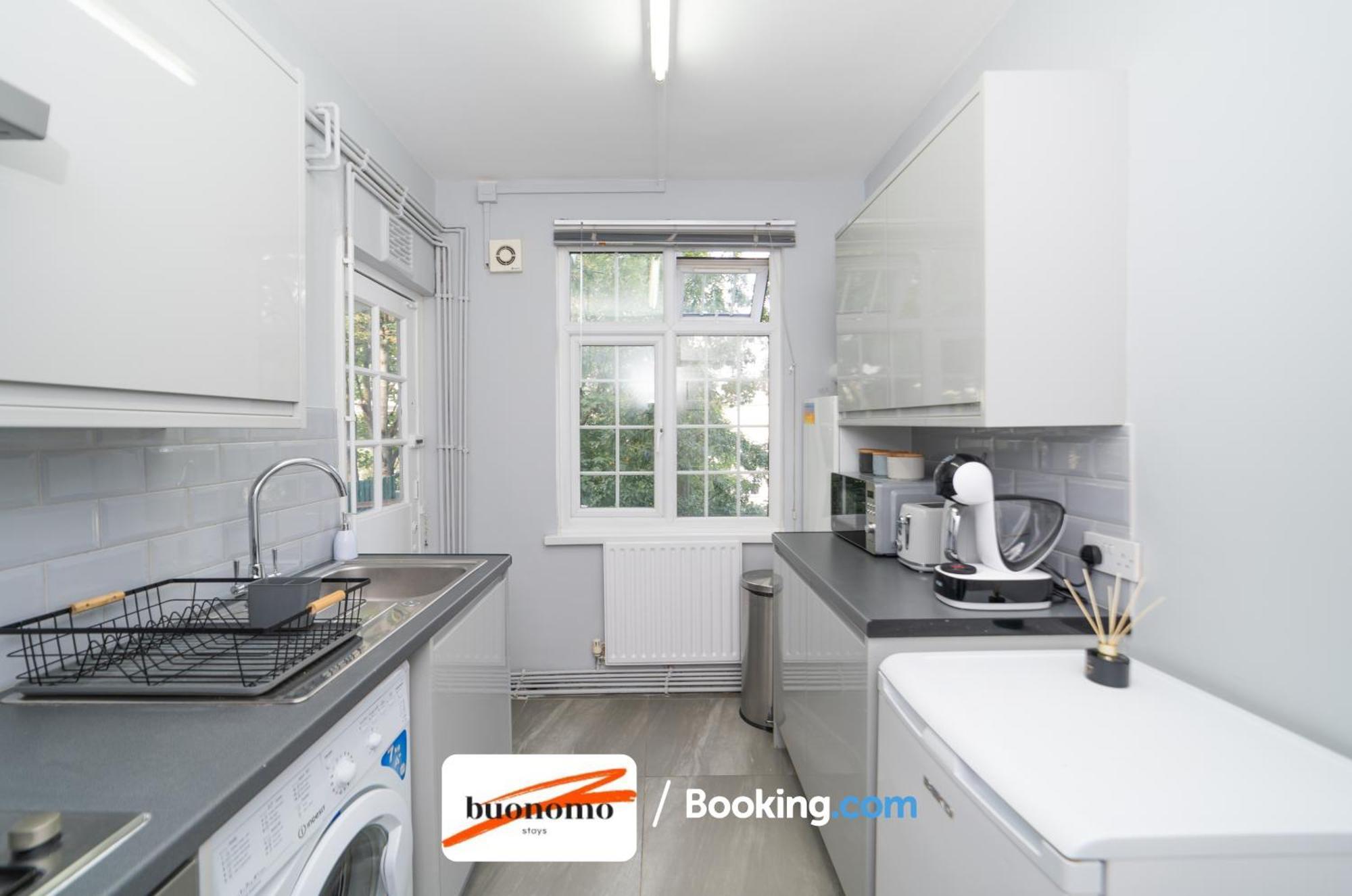 Two Bedroom Apartment By Buonomo Stays Short Lets & Serviced Accommodation With Balcony Londres Exterior foto